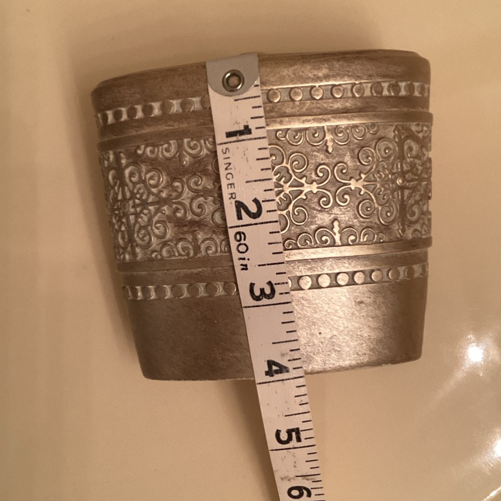 Elegant Home tooth brush holder Bath Accessory in Gold by Raymond Waites - Picture 6 of 9